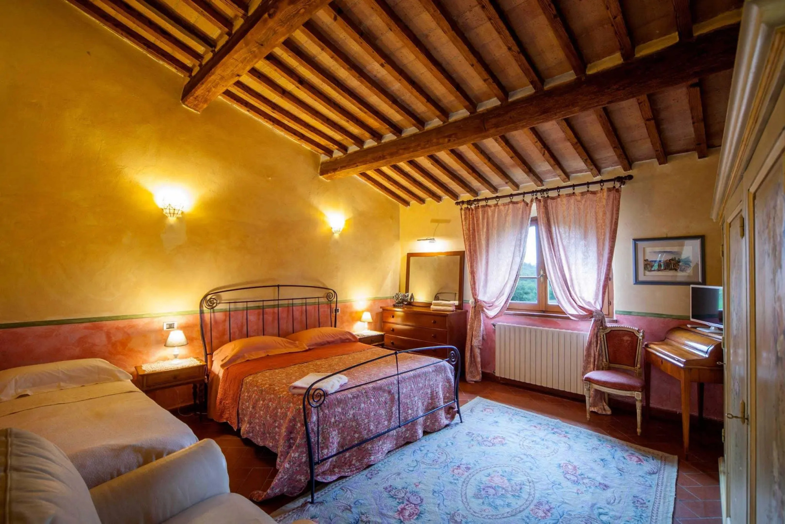 Panoramic Villa in Tuscany Rolling Hill, Well Connected, Everyday new Journey to