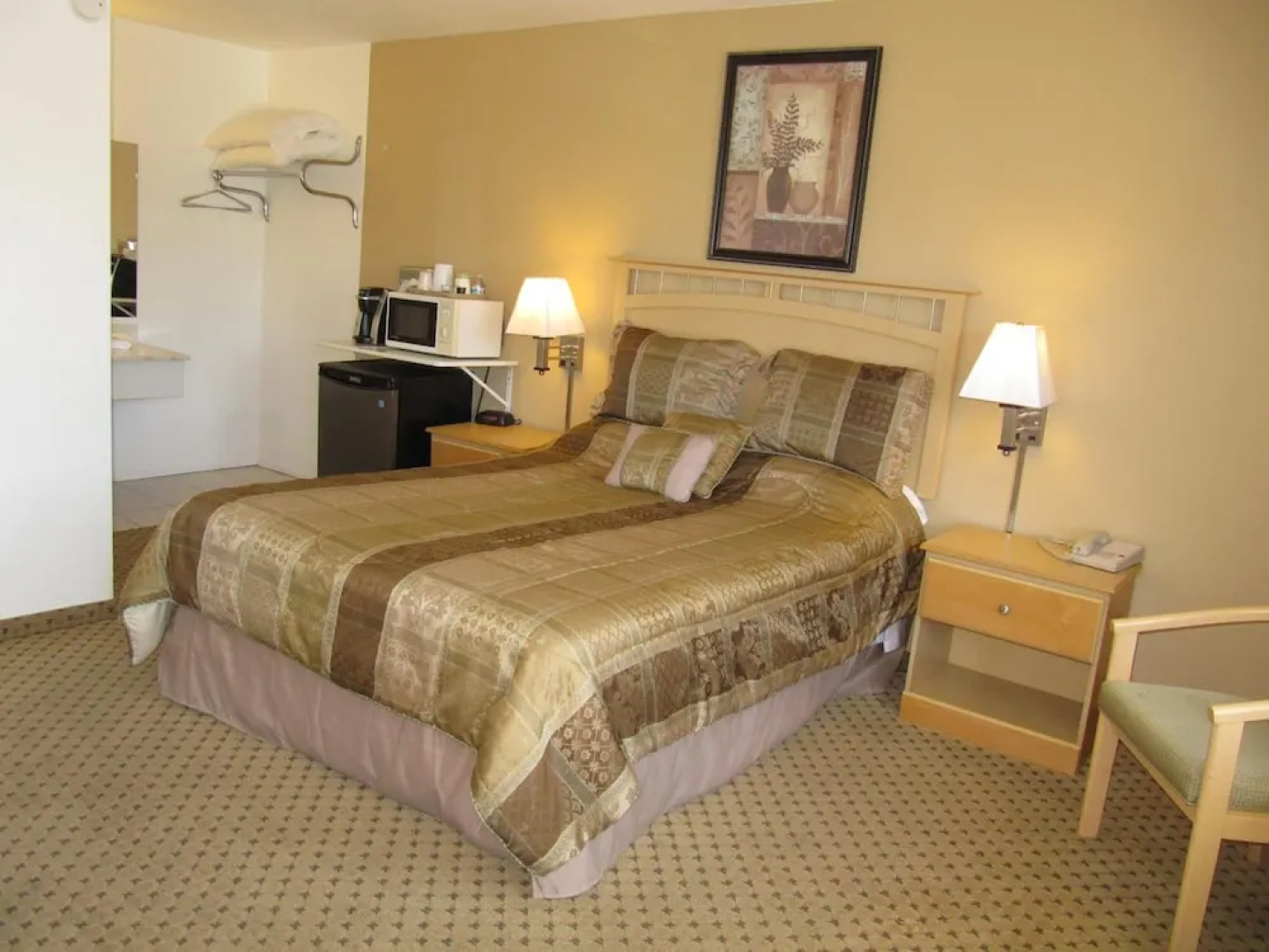 Redwood Inn
