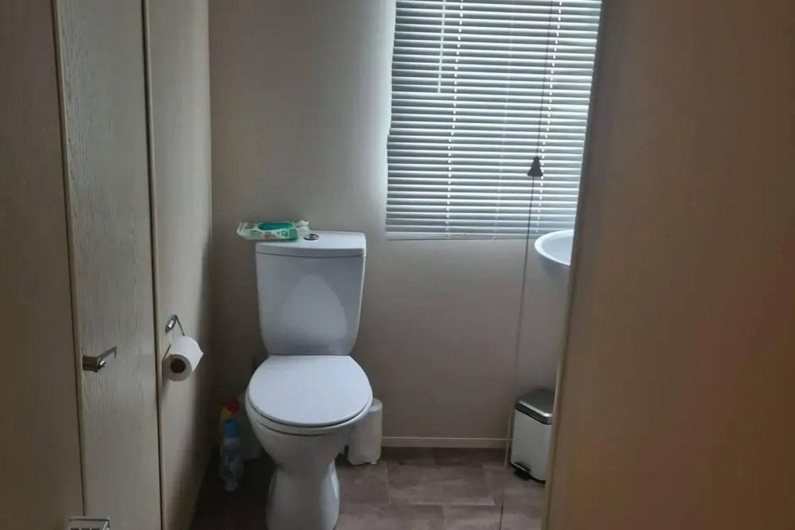 2 Bed Lodge - Sleeps 5 - Parking - Pets - Wifi