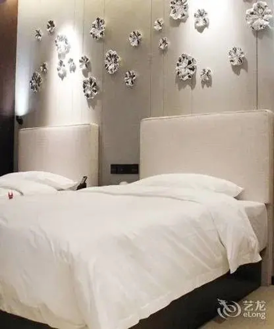 Maritime Hotel (Zhengzhou Century Amusement Park Zhongyuan Tower)