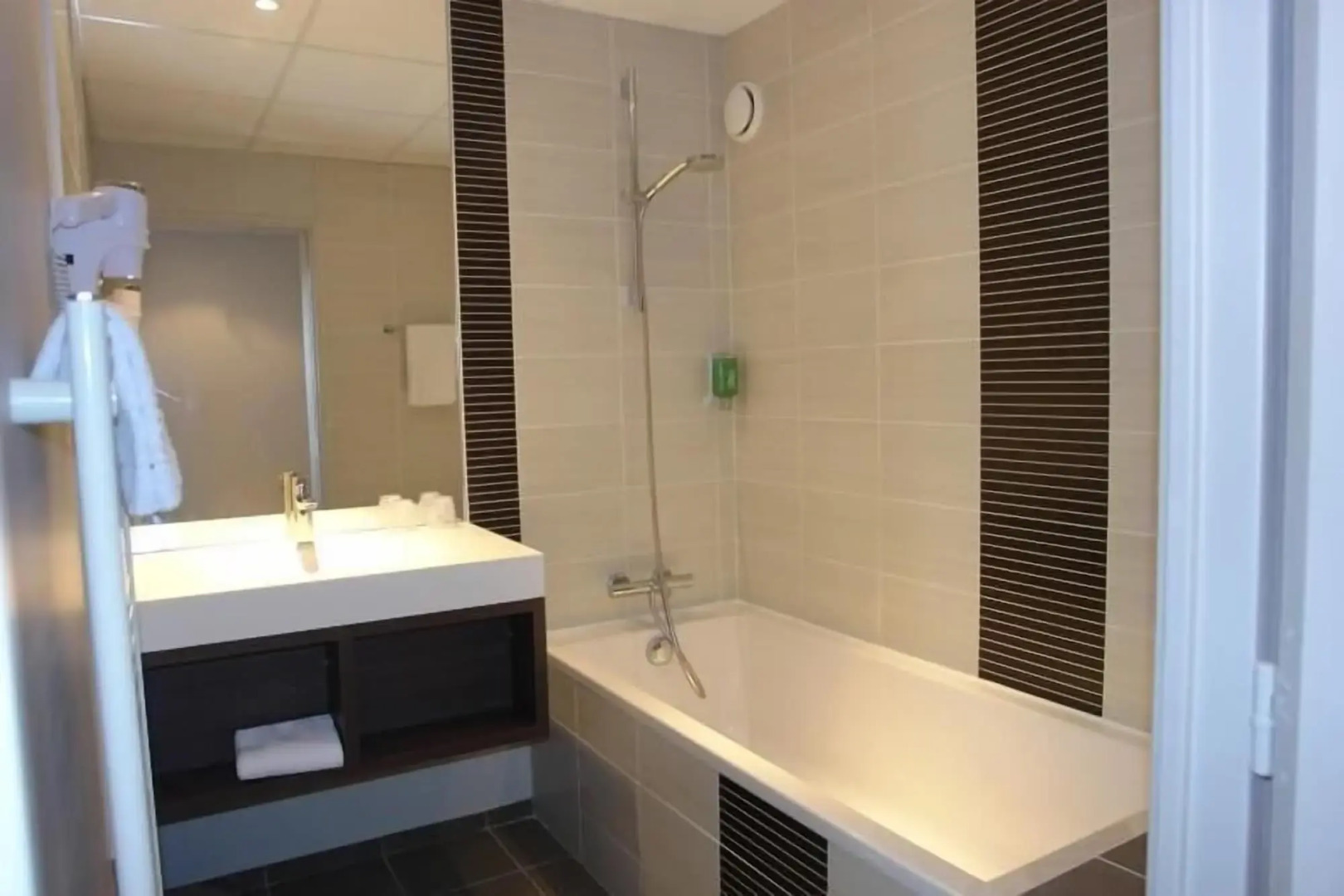 Brit Hotel Vannes-Theix