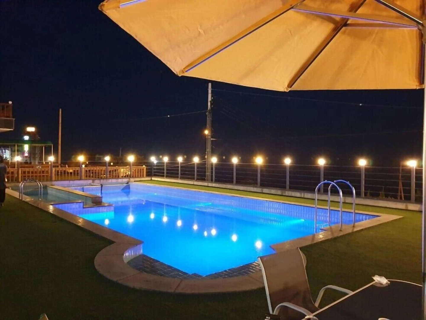 Blue Road Town Pension (Bada-dong)