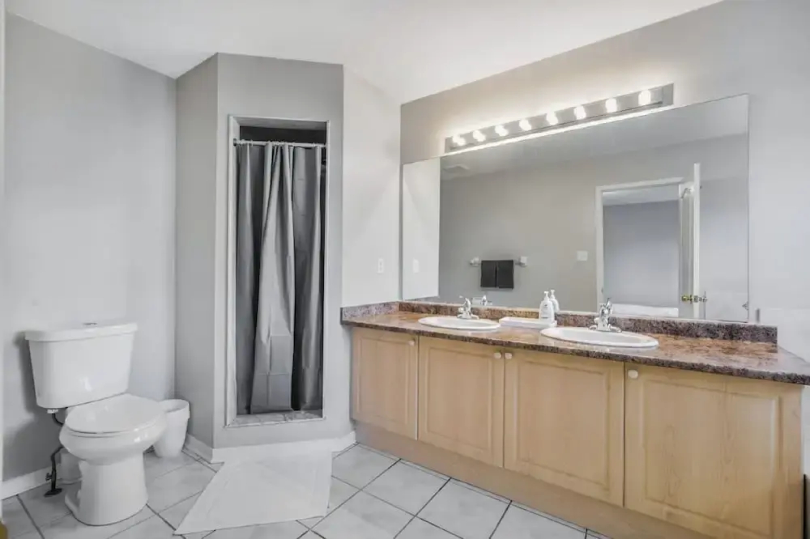 Spacious Whitby Haven 3BR Home Parking