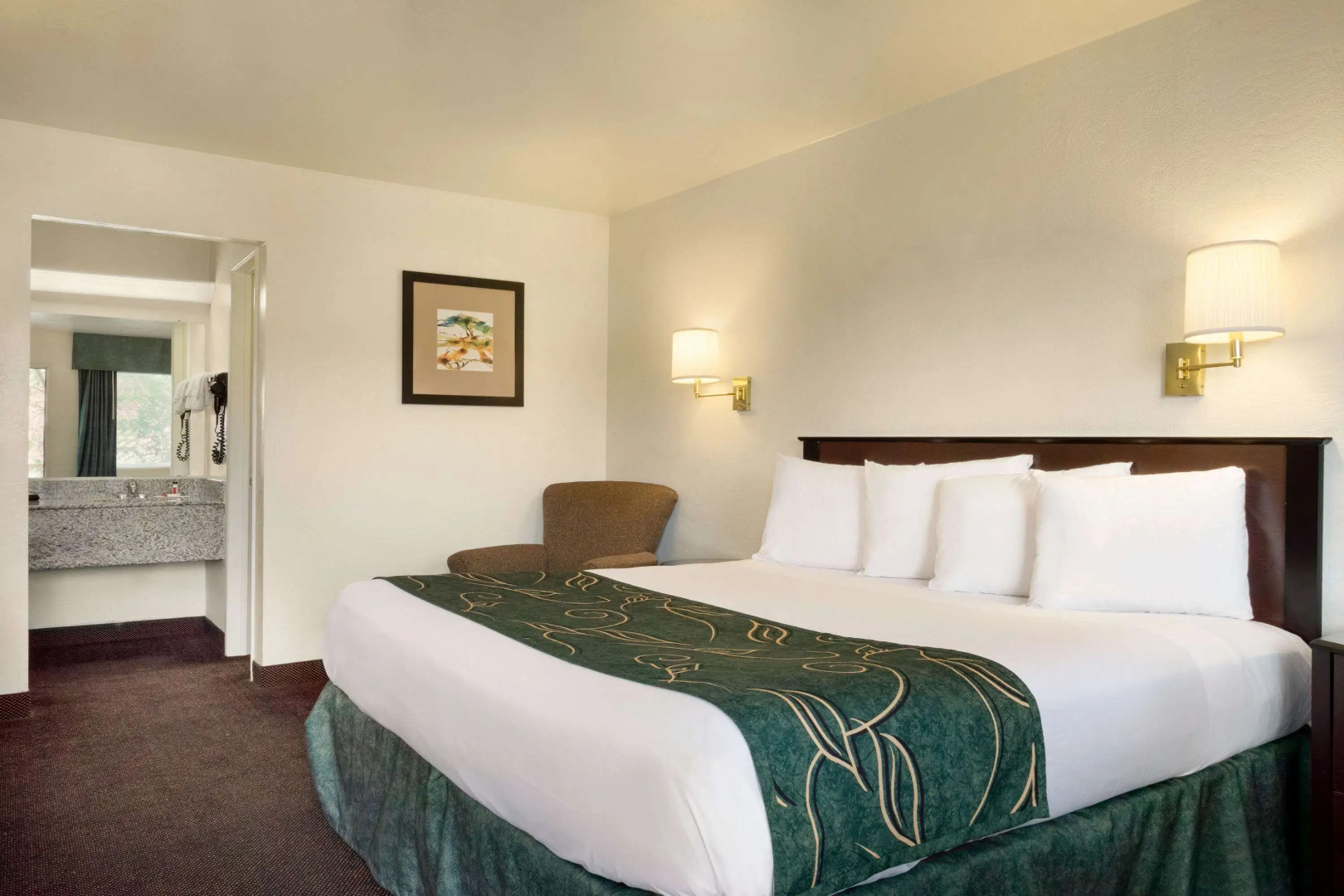 Clarion Pointe Winslow I-40