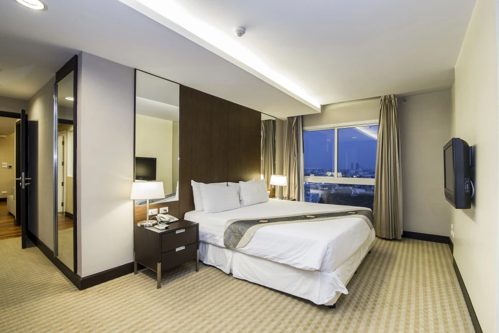 The Narathiwas Hotel & Residence Bangkok