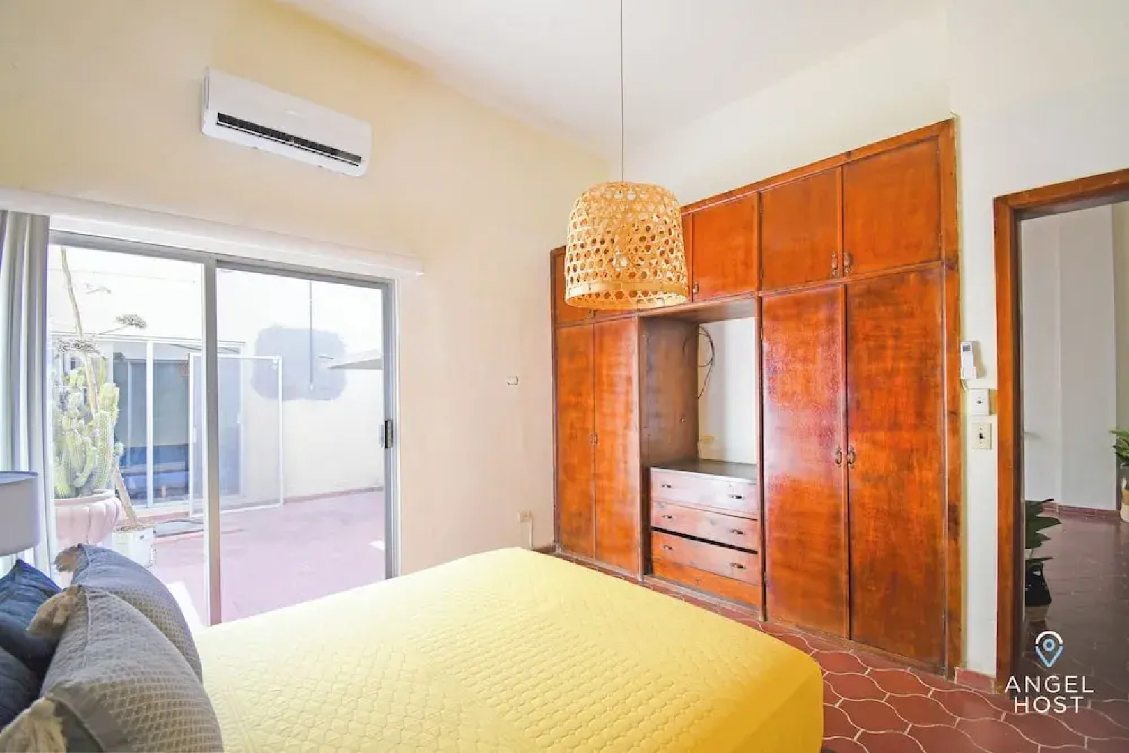 Colorful Zen APTs 2 Blocks to the Beach