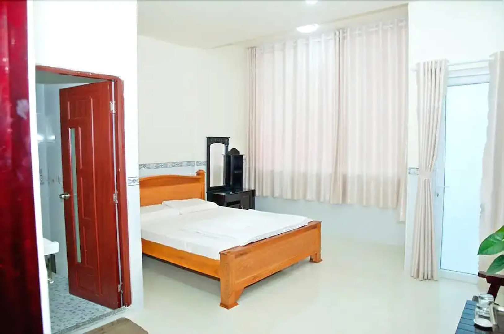 Nha Nghi Thoai Chau 3