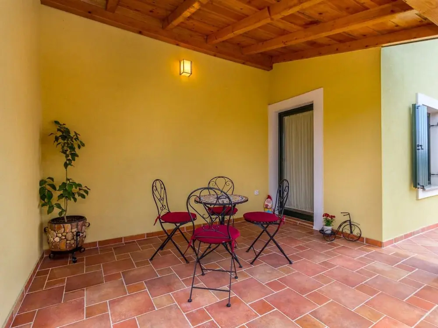 Apartment With Private Pool in Pula
