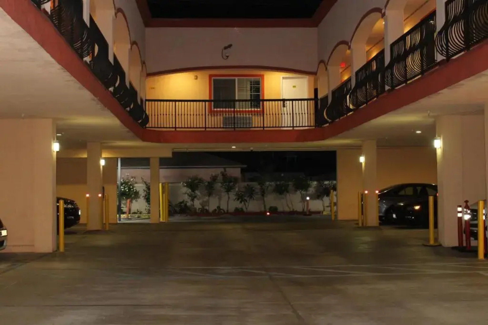 ERTH INN by AGA, Maywood