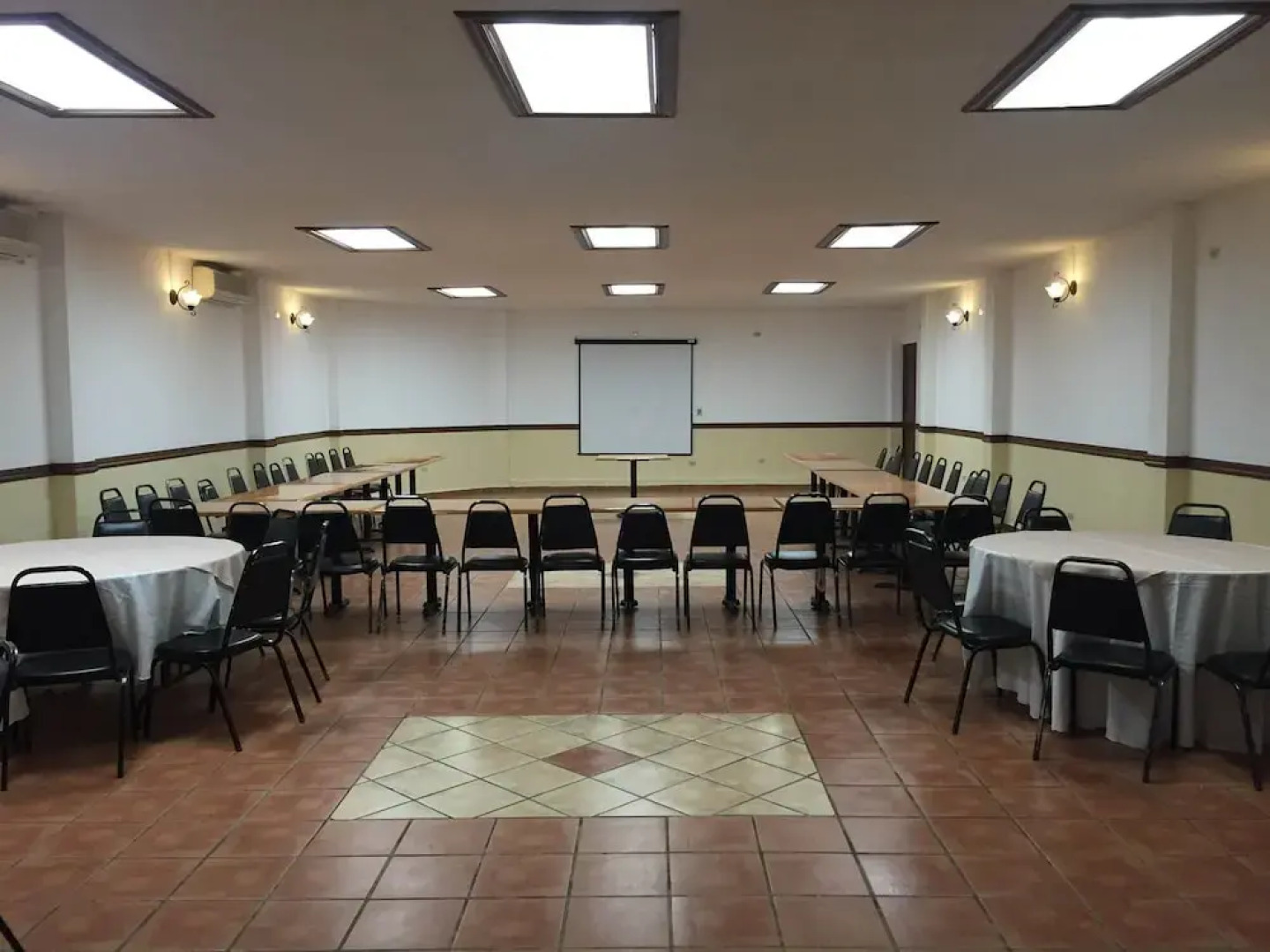 Hotel Maria Luisa Inn & Suites