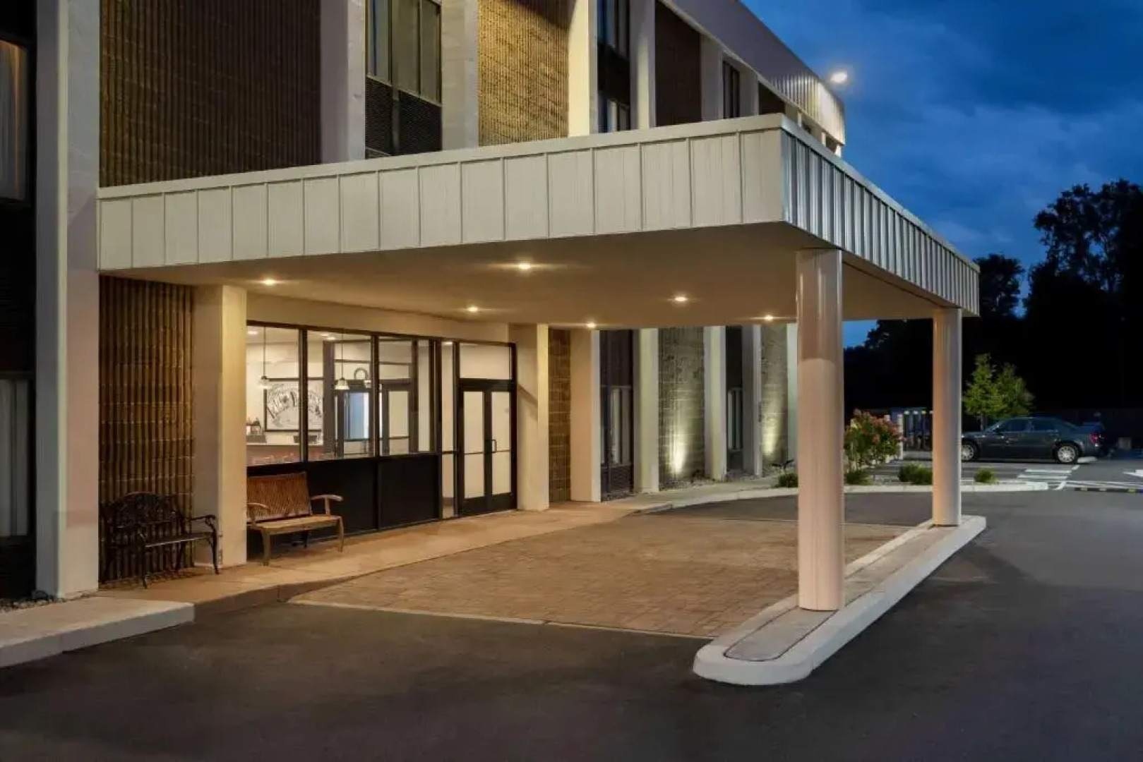 Super 8 Liverpool/ Syracuse Area