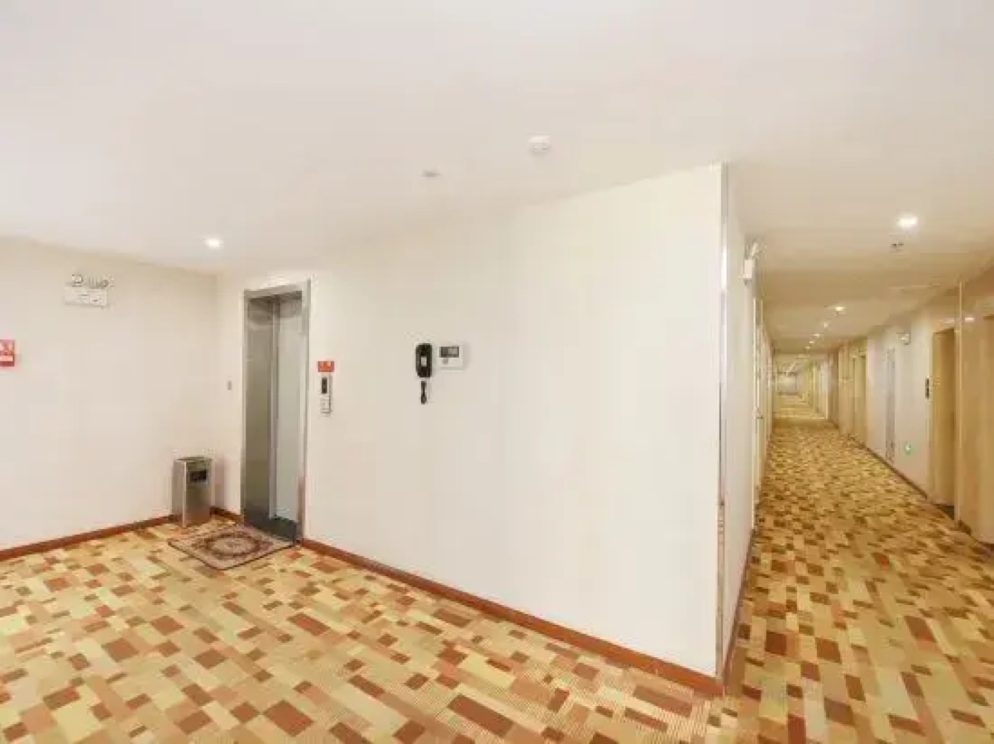 Motel Hotel (Shou County South Gate Roundabout)