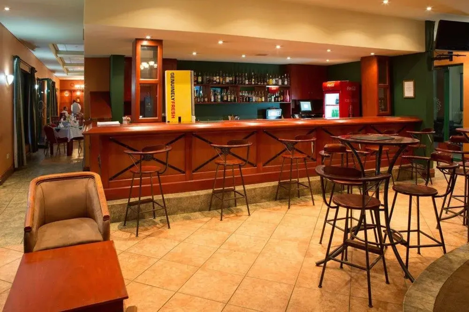 Cresta Golfview Hotel