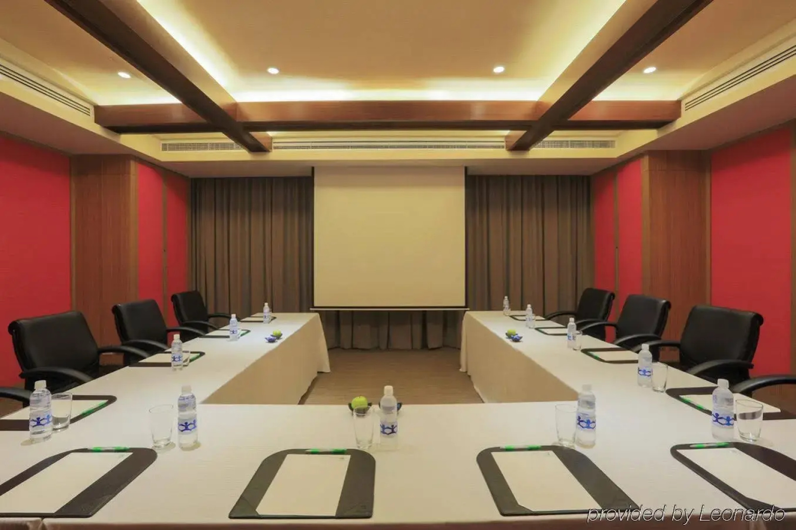 Holiday Inn & Suites Makati by IHG