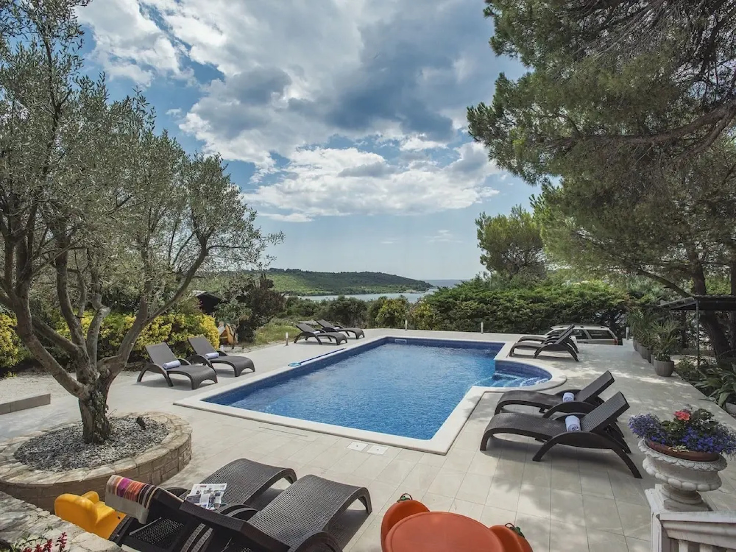 Holiday House for 14 Persons with Private Pool near Beach & Pula