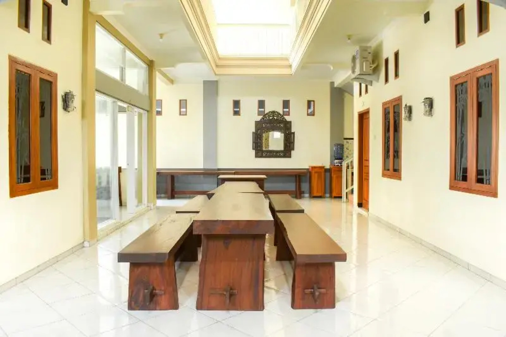 OYO 1642 Penginapan Anggrek Syariah 2