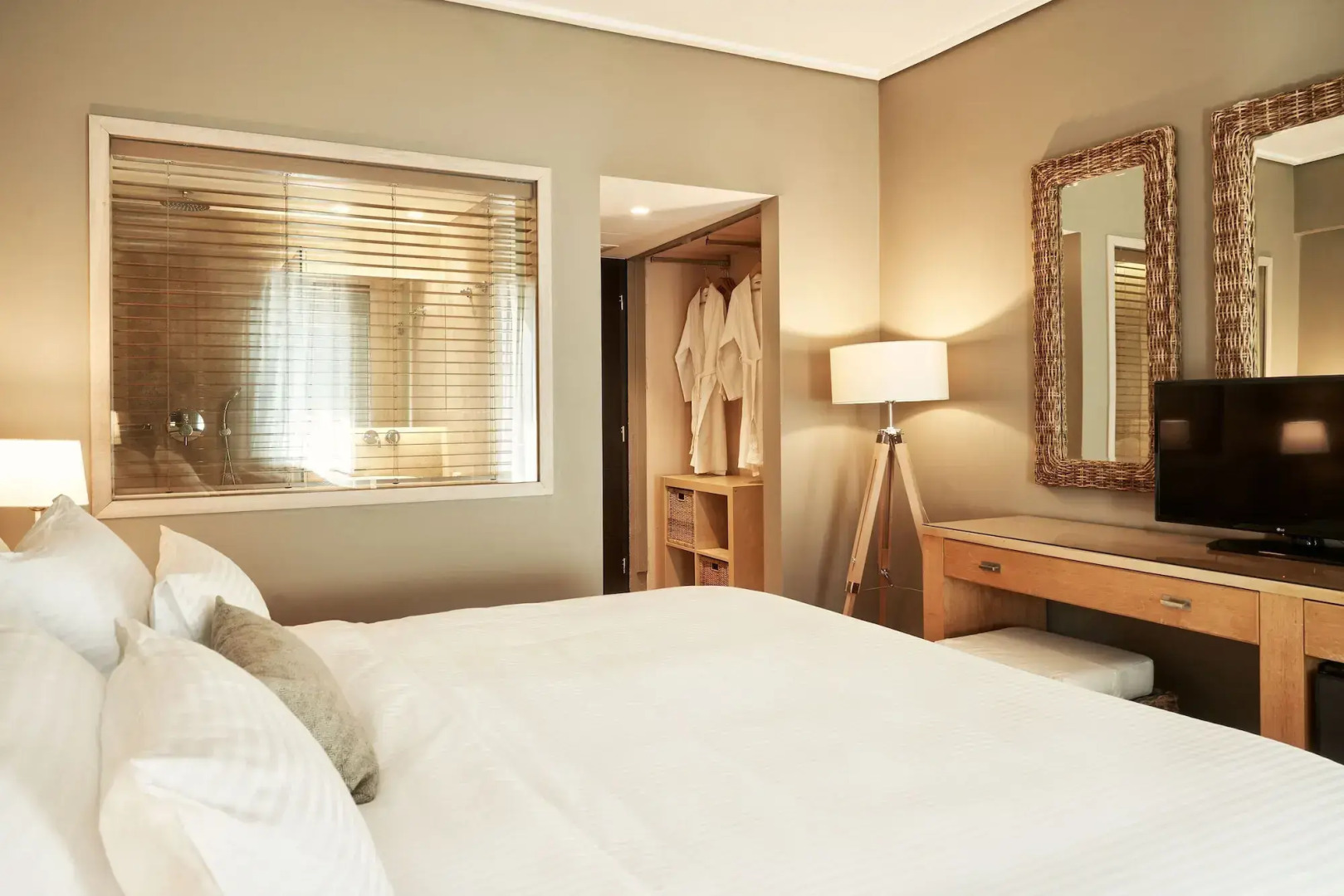 Sea View Cityscape Hotel