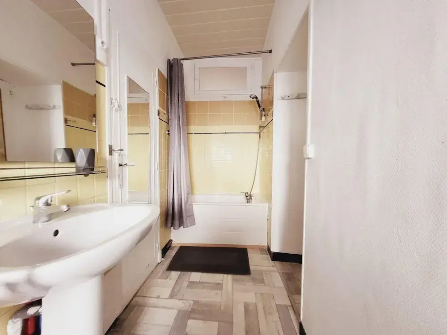 Bright Apartment in Saint Ambroix Near Amenities