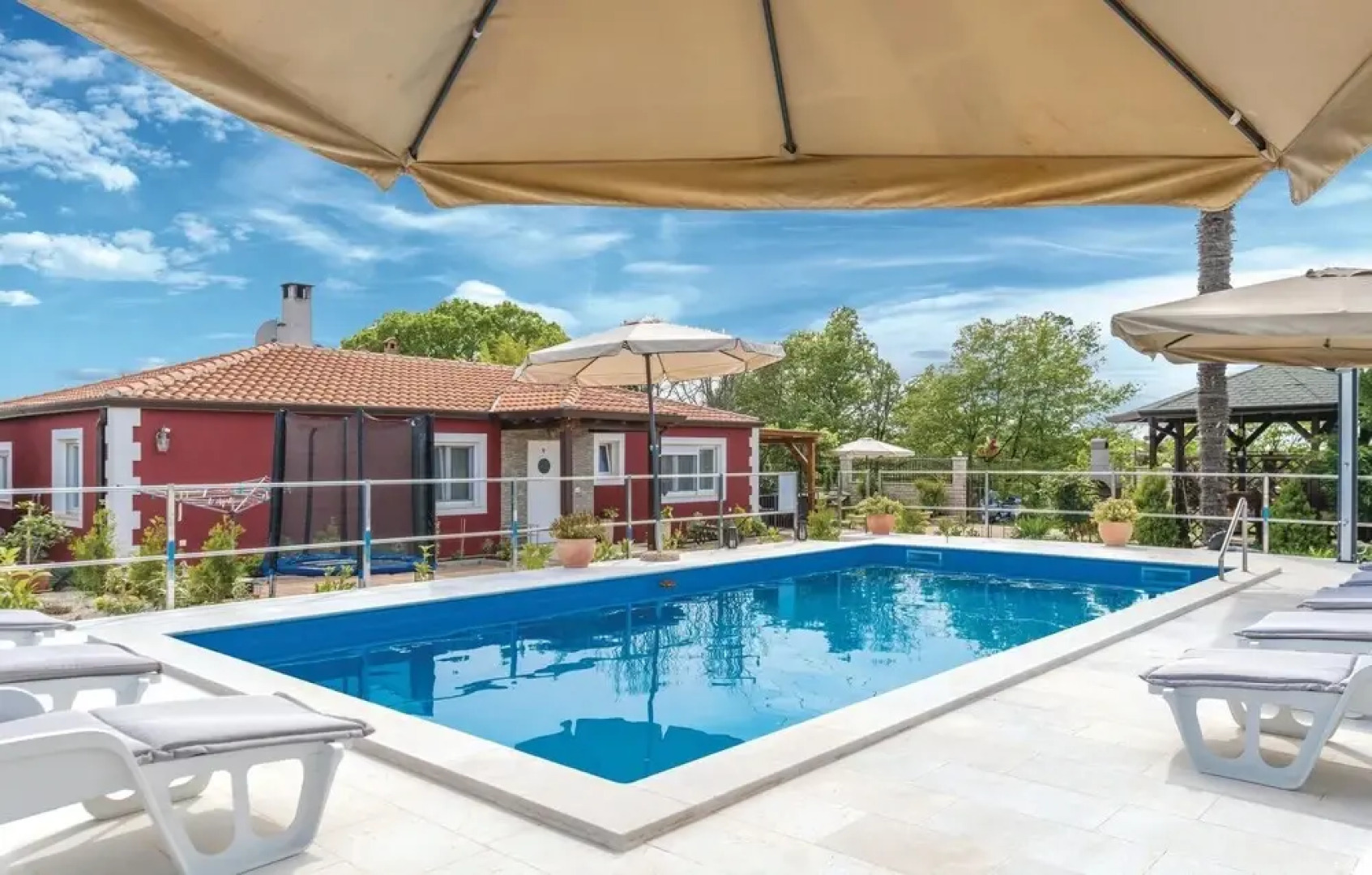 Stunning Home in Novigrad With Wifi and 4 Bedrooms