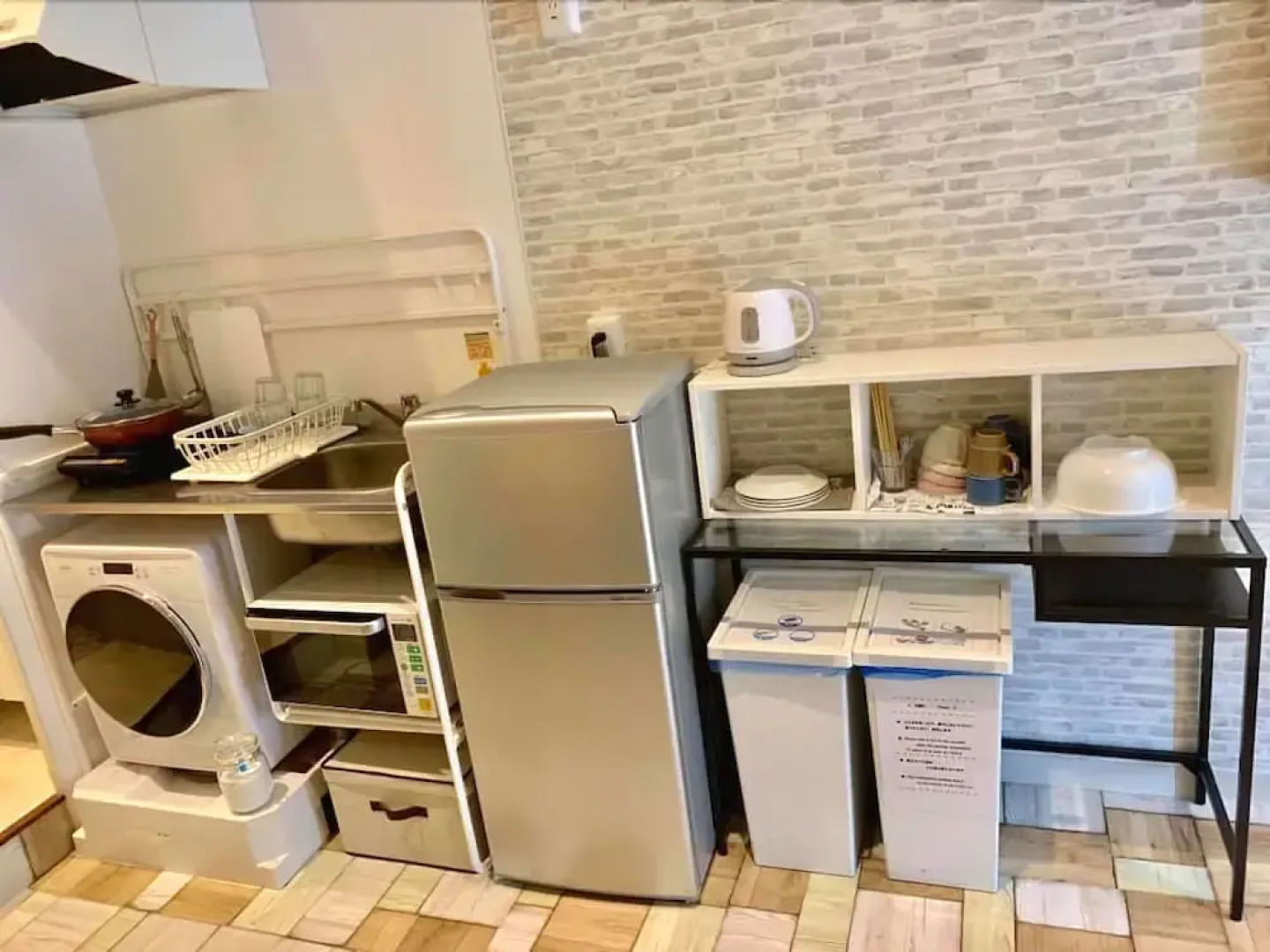 Guesthouse Akashi Hikaria - Hostel