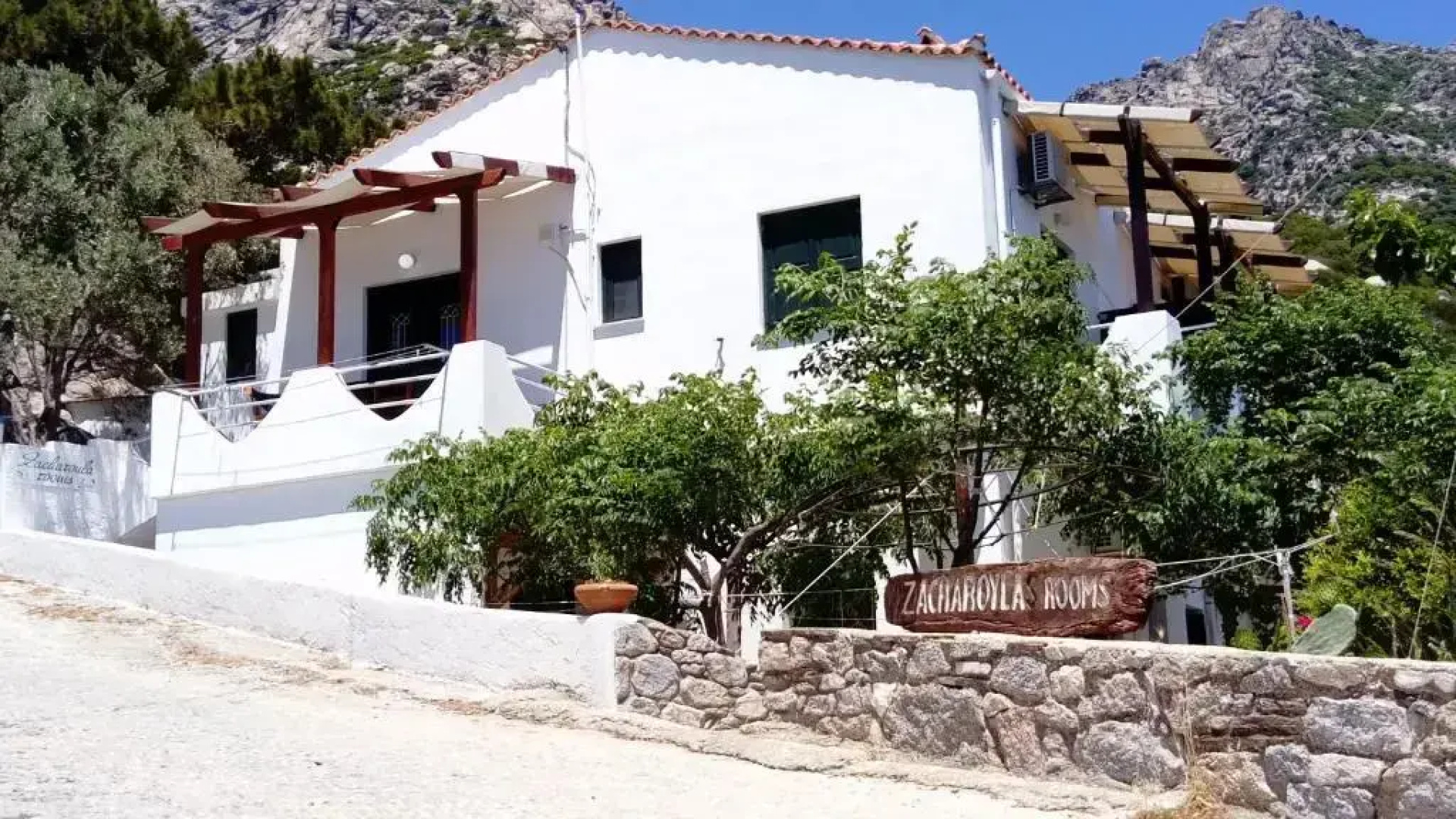 Zacharoula Rooms