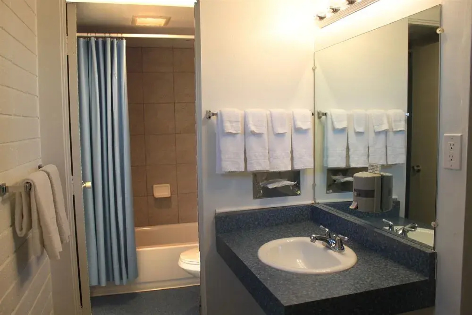 Lake Mohave Marina & Lodge