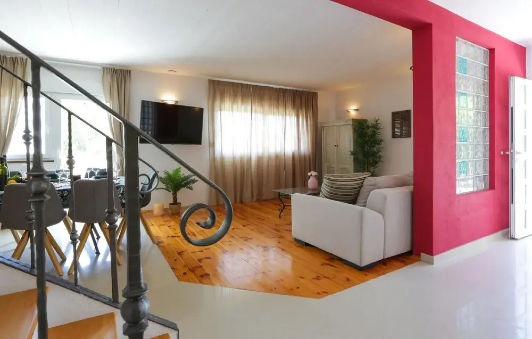 Amazing Home in Donje Sitno with Outdoor Swimming Pool, Hot Tub & 4 Bedrooms