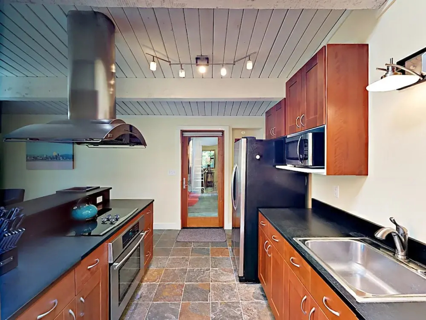 Fletcher 5551 - 3 Br home by RedAwning
