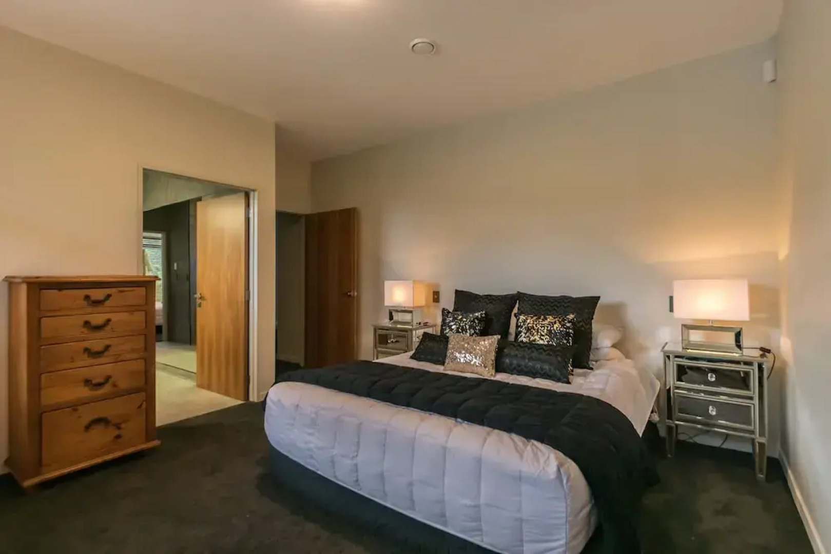 Luxury Villa 5 Bedrooms