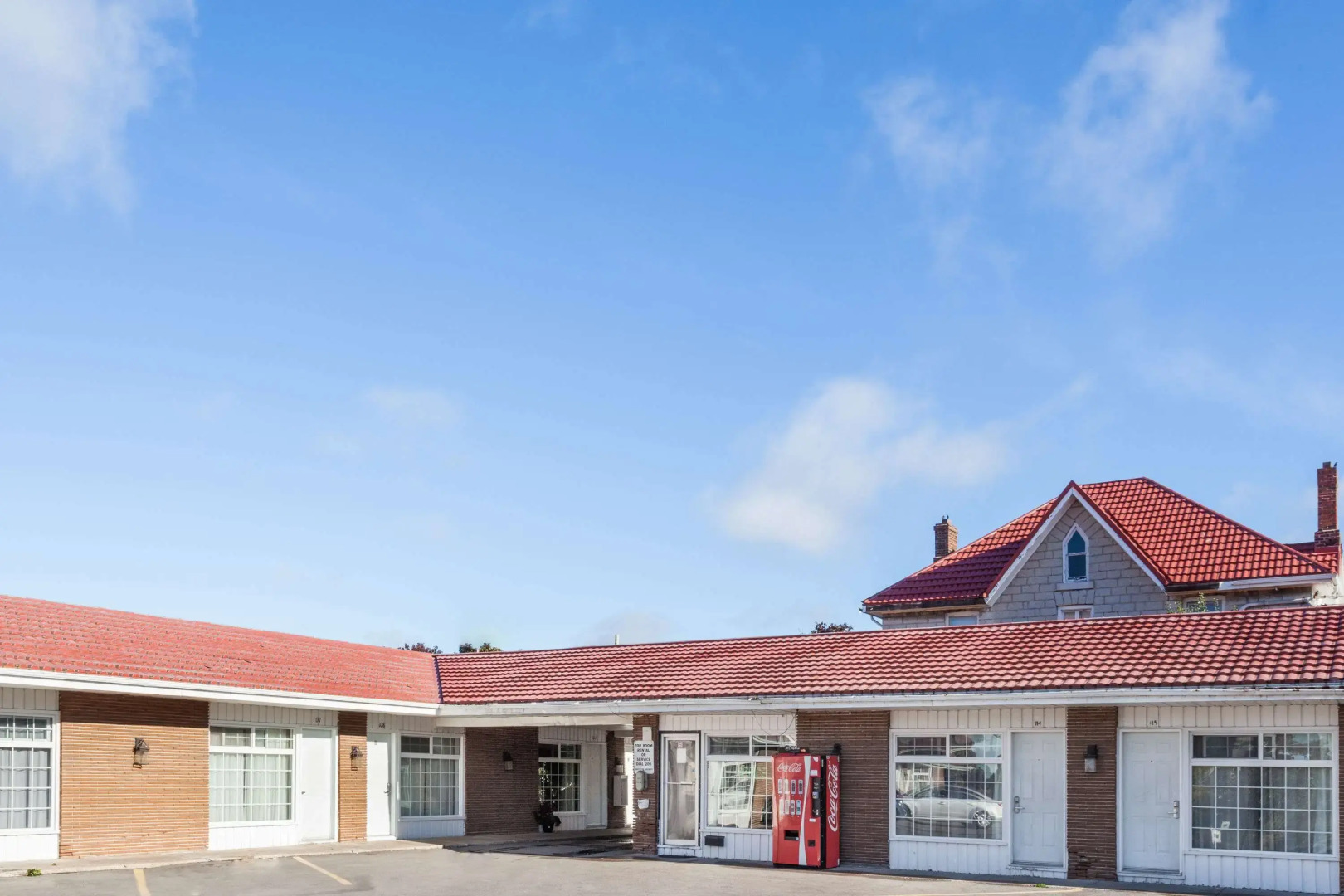 Knights Inn - Kingston ON