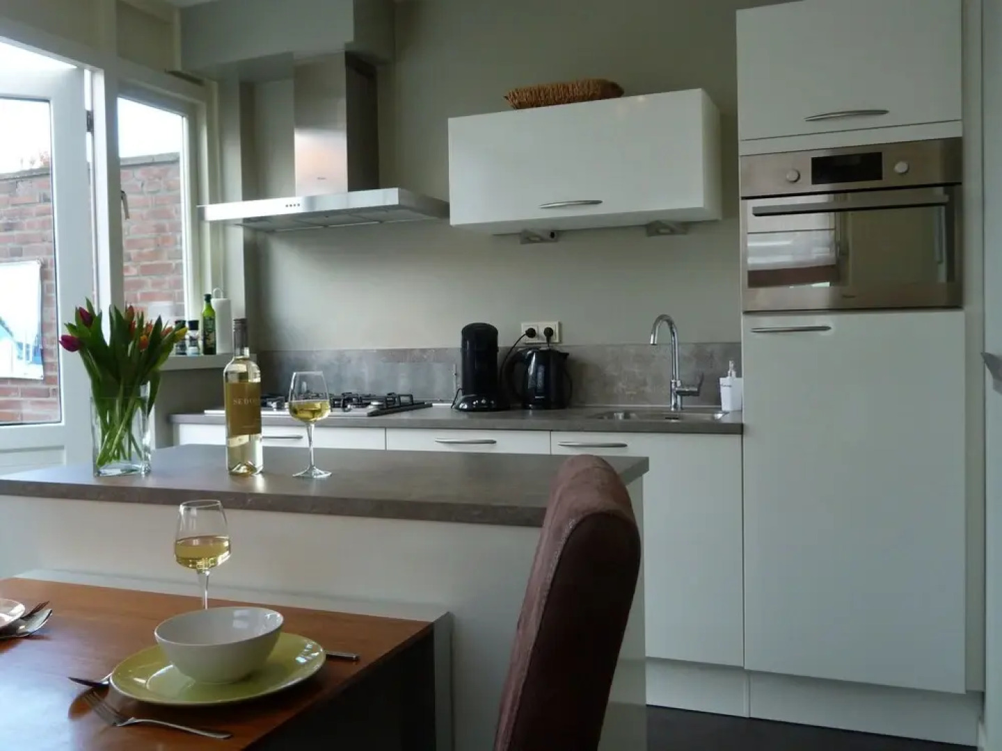 Spacious and Comfortable Holiday Home in Modernised Drive-in House