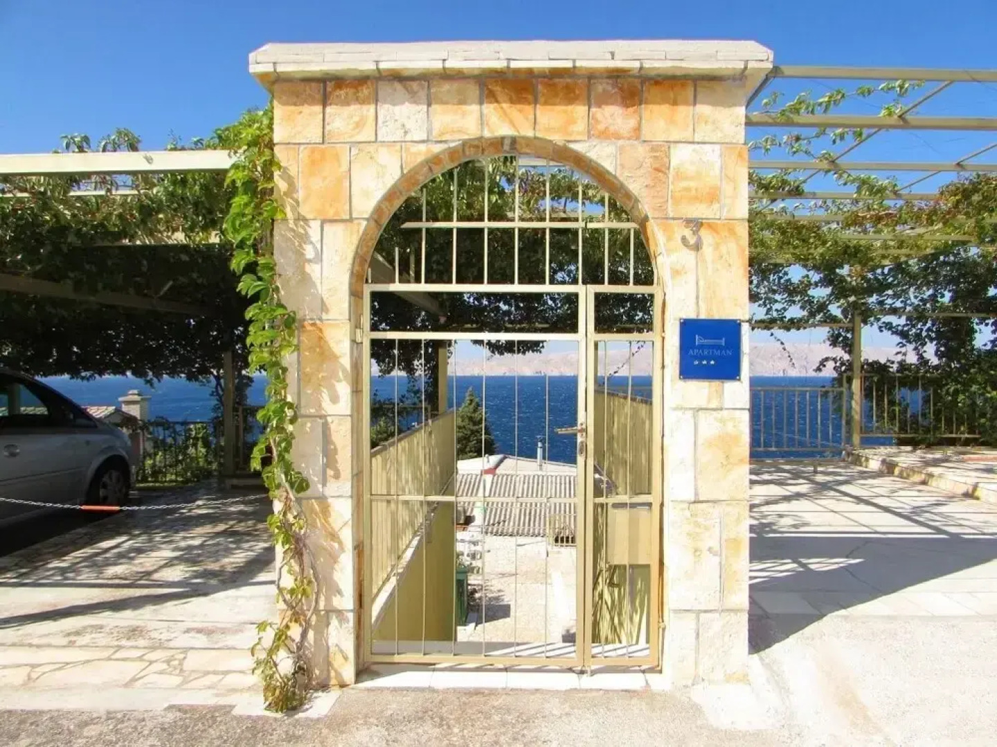 Zlato - With Pool - A3 Lovor