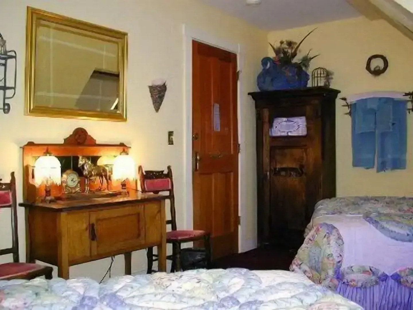 Robins Nest Bed & Breakfast