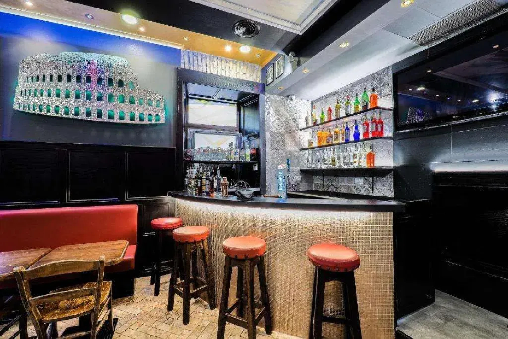 Alessandro Palace & Bar - Hostel