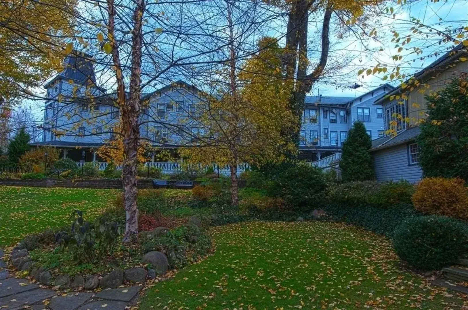 Riverside: The Inn at Cambridge Springs