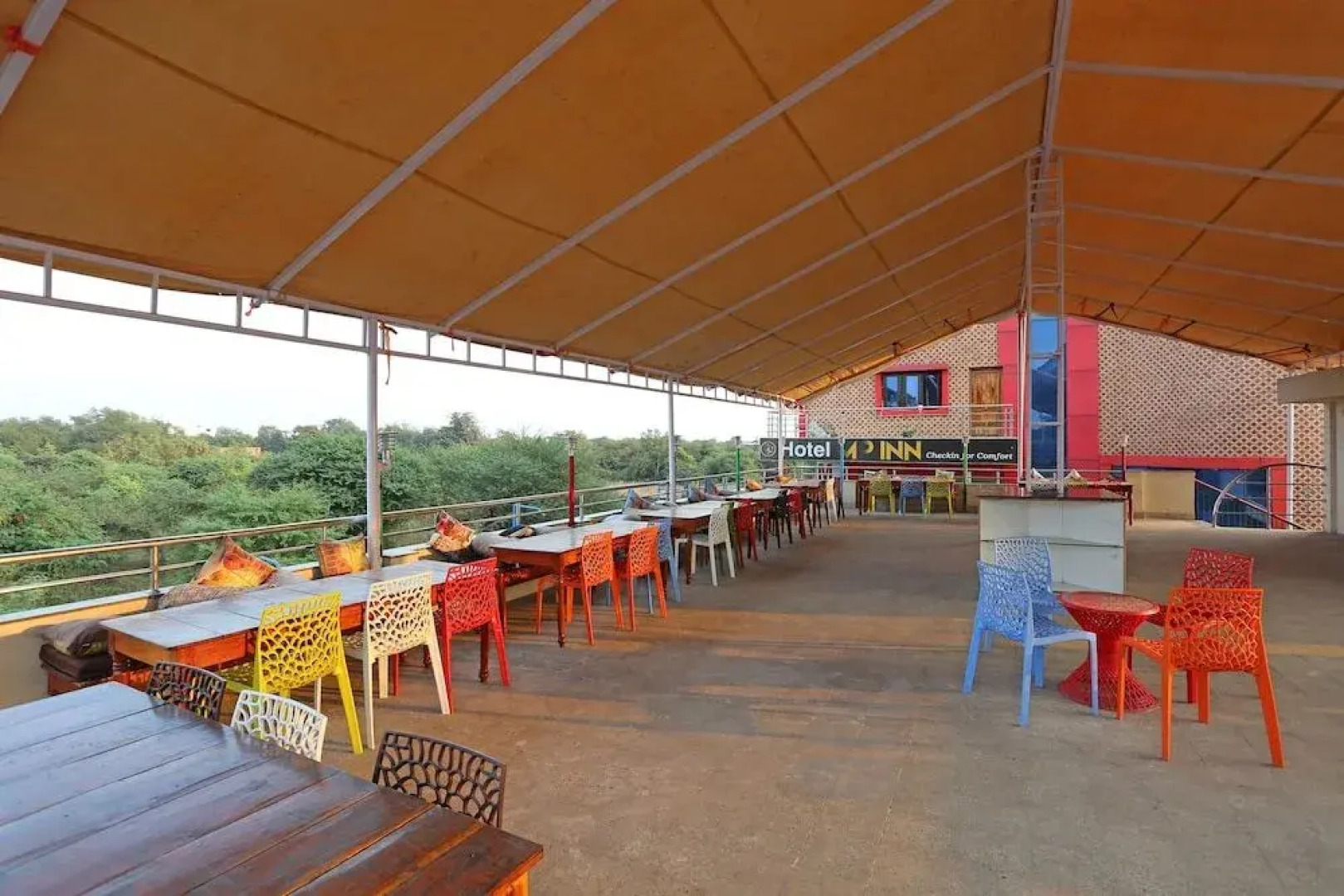 Townhouse OAK Hotel MP Inn