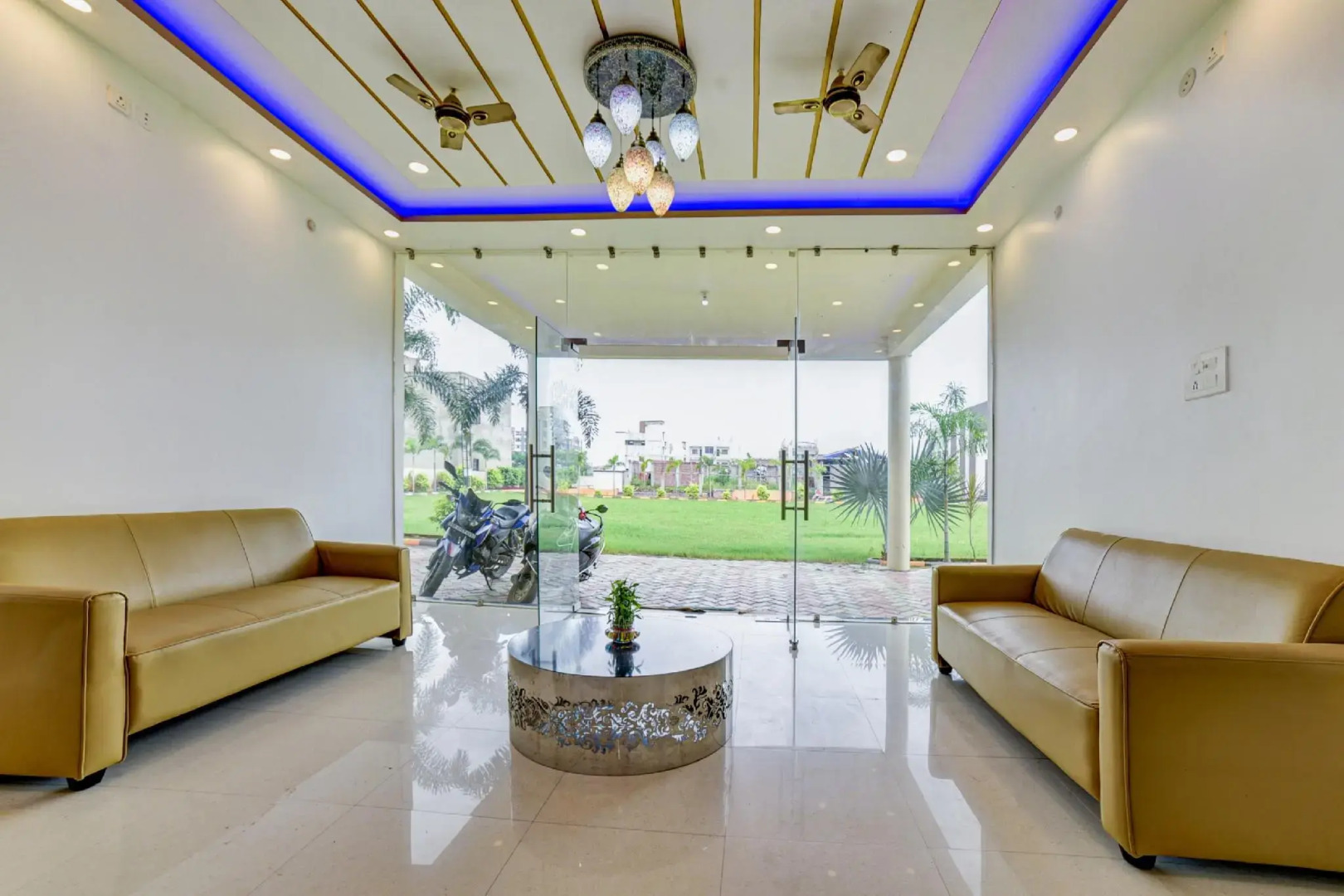 OYO 82551 The Hotel Quaint