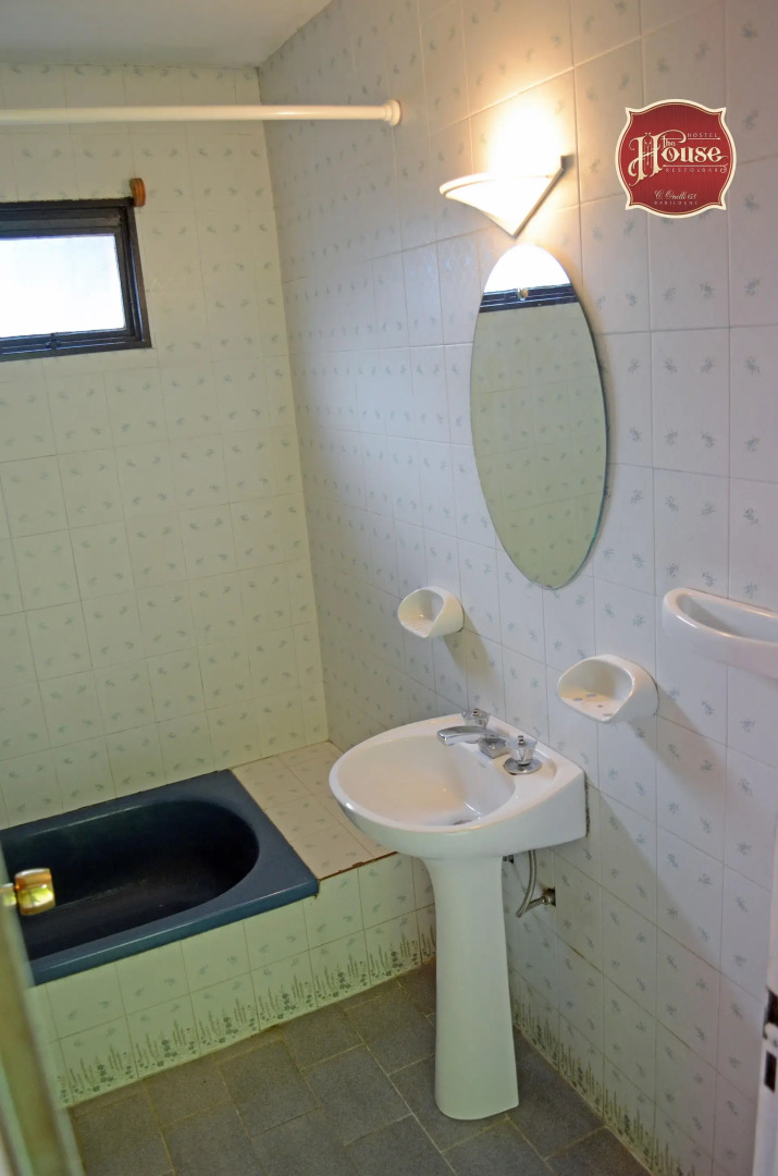 The House Hostel Resto & Bar Bariloche