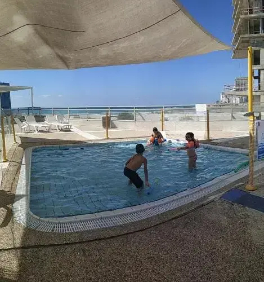 Colony Beach Bat Yam Apartments