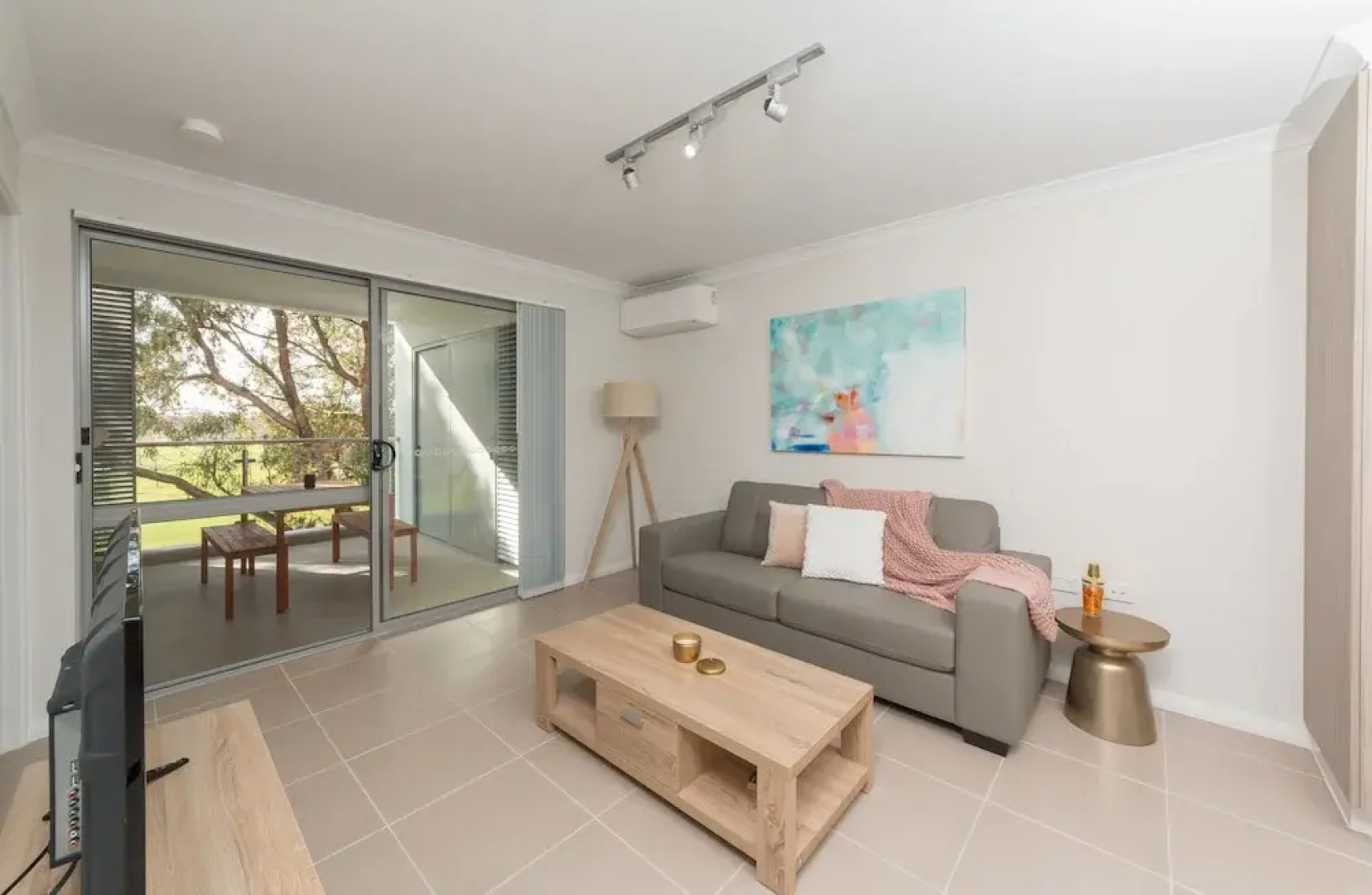 Lakeview Apartment Suite 18