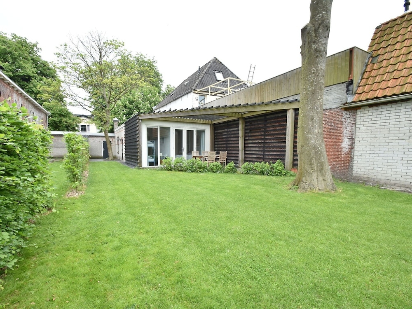 Modern Holiday Home With Garden