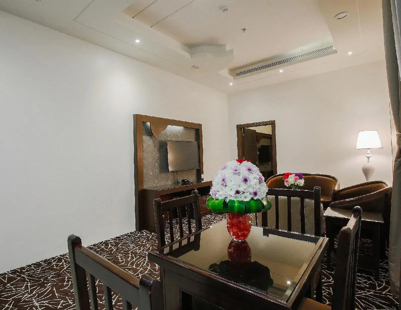 Rest Night Hotel Suites Al Hamra