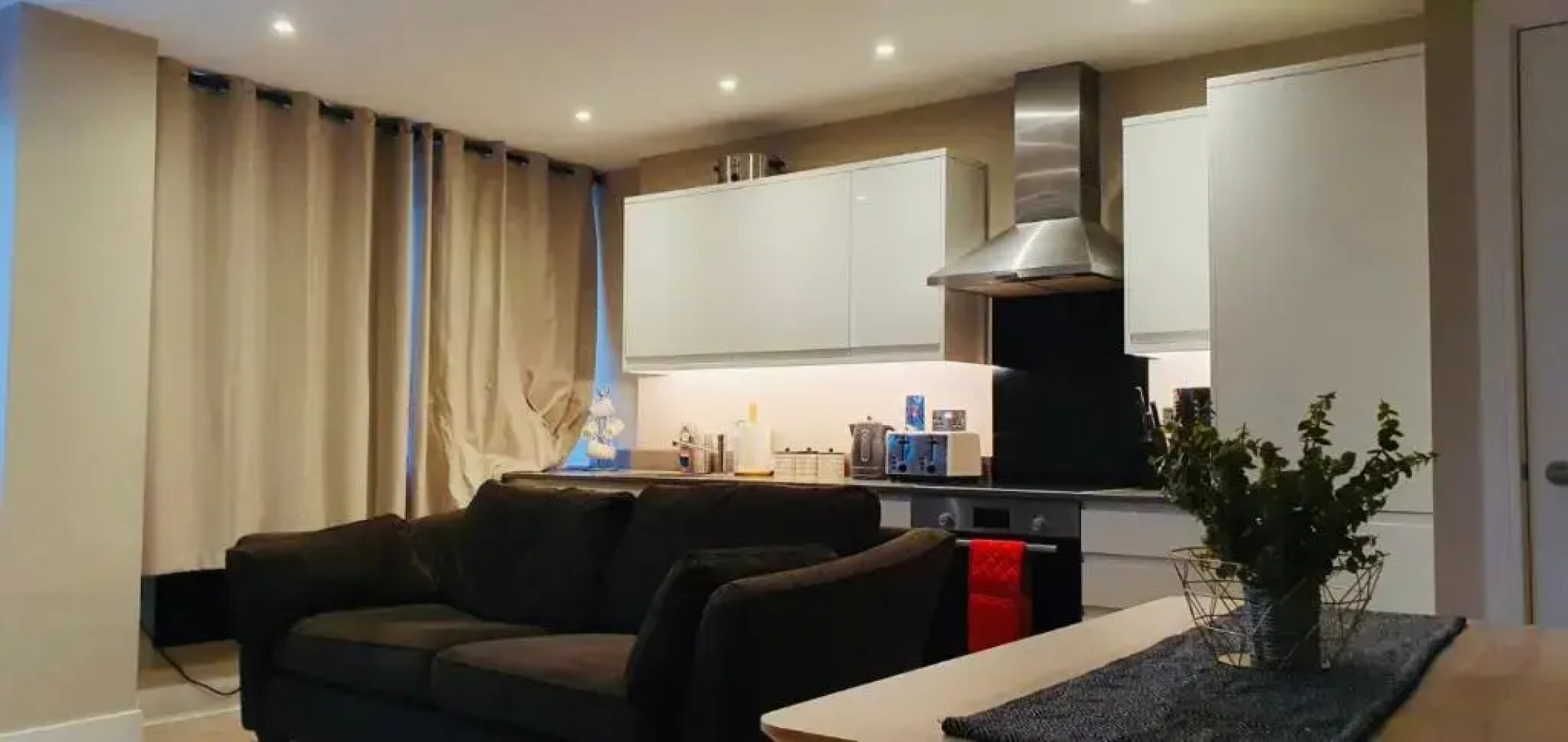 Sunset Shore, City Centre, 2 Bed Apt, Free Parking