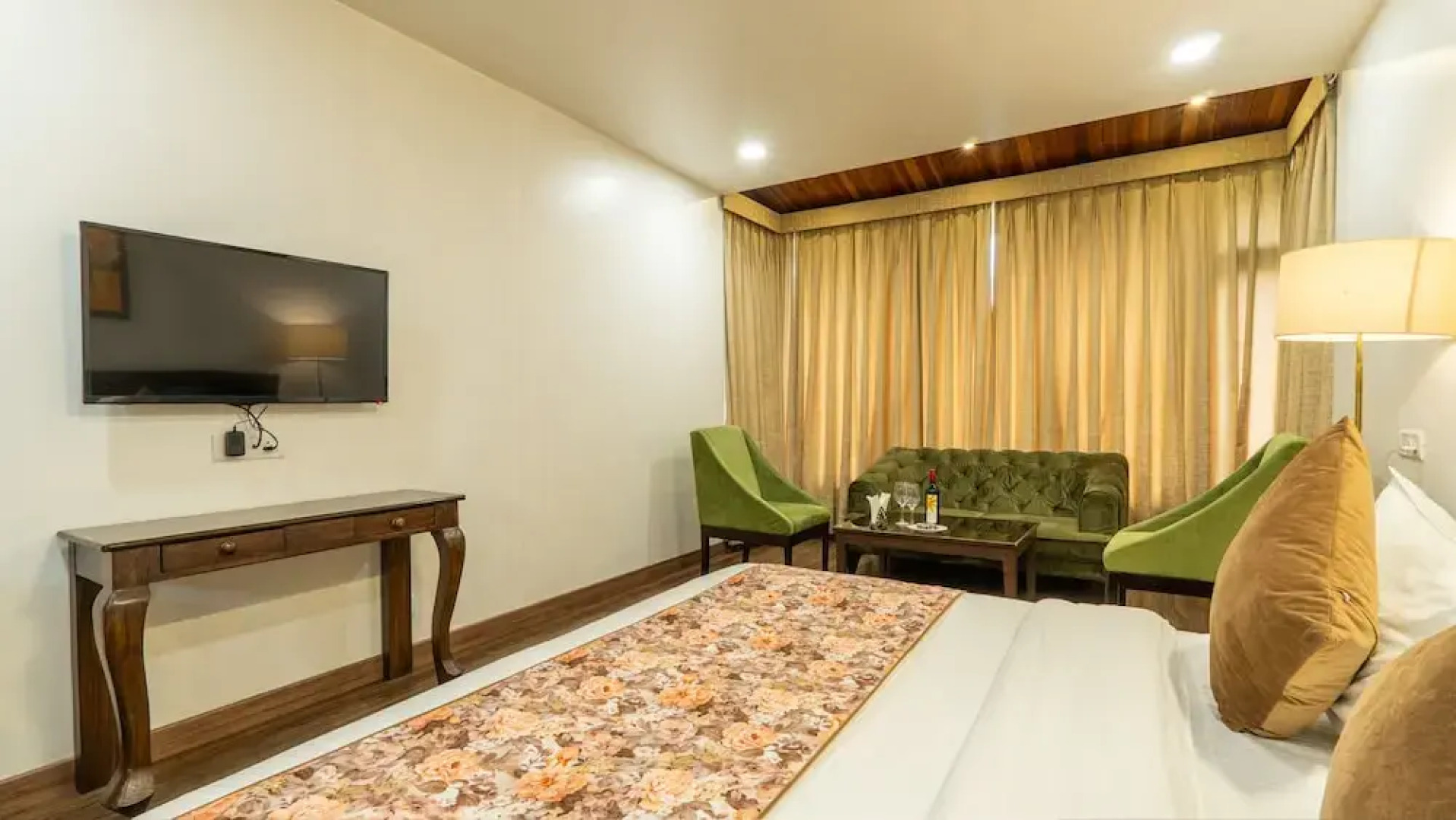 Woodrock Hotel Manali