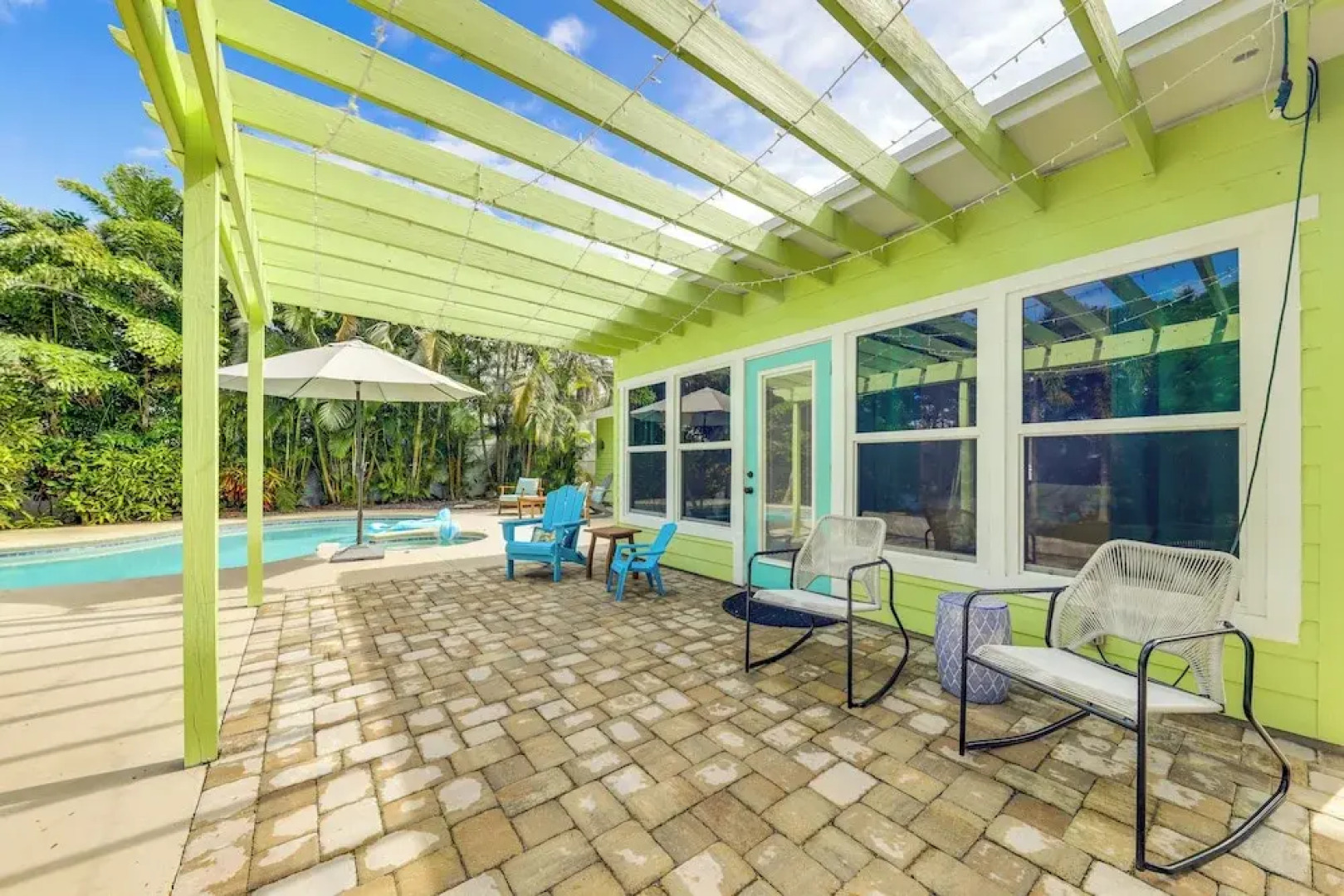 Tropical Pool Oasis on 1/4 Acre by Downtown Stuart