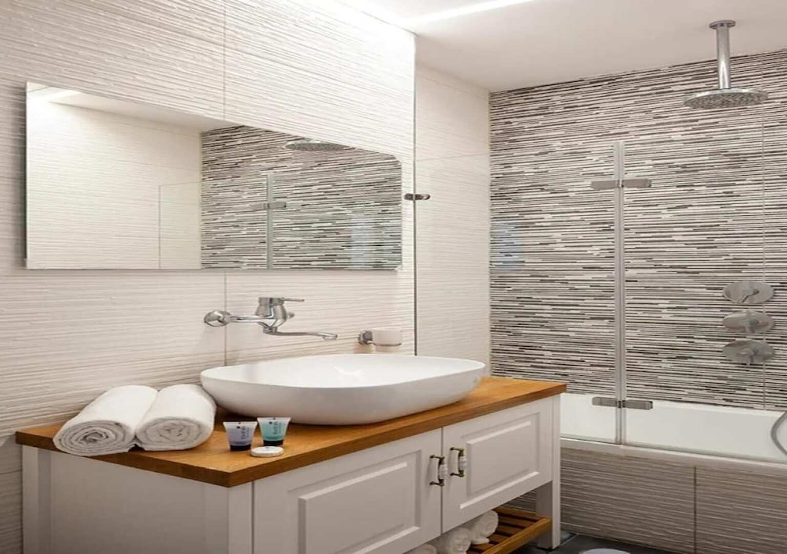 Luxury Penthouse on High Floor with Hot Tub