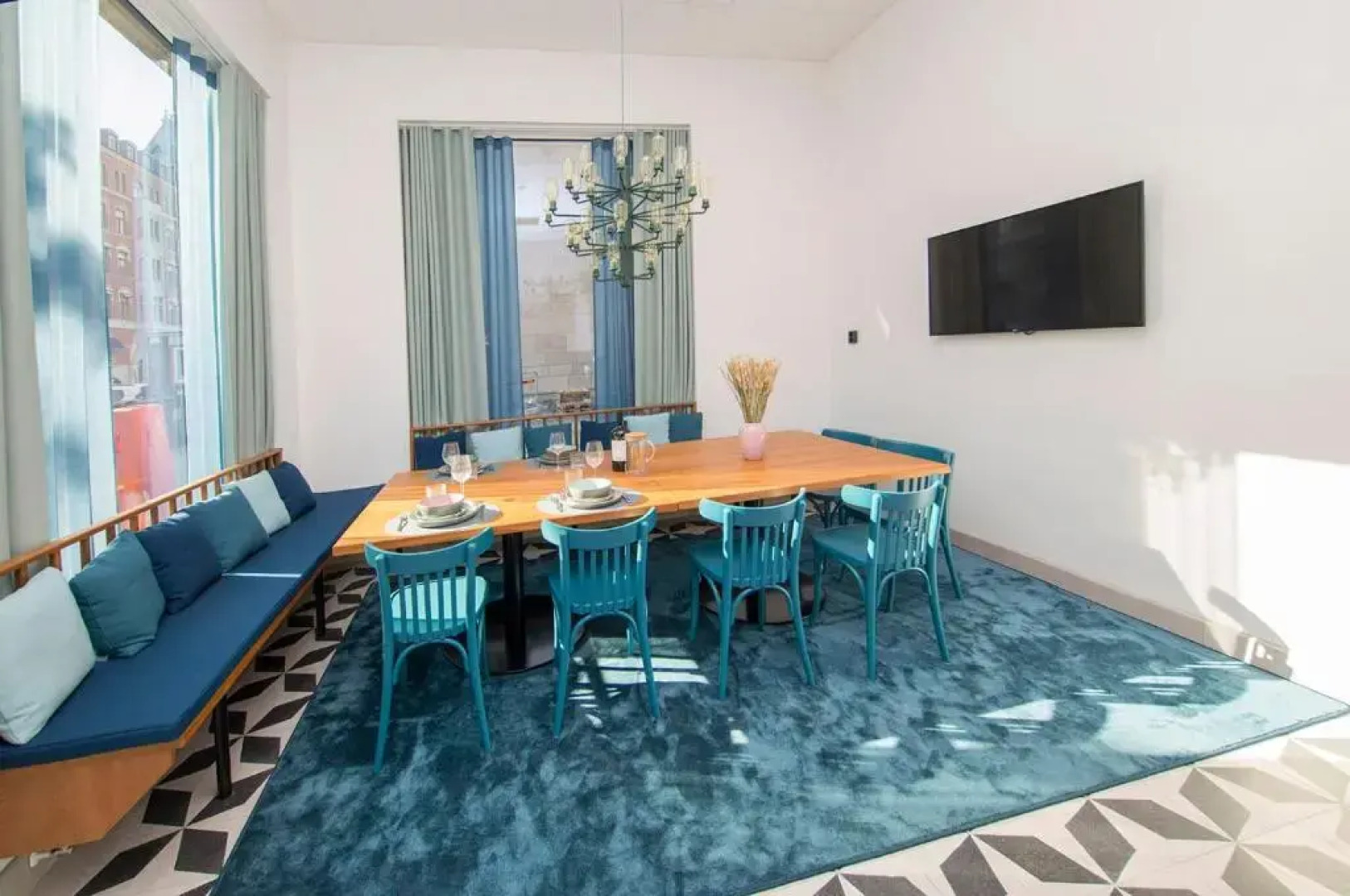 Staykvick Boutique Hostel