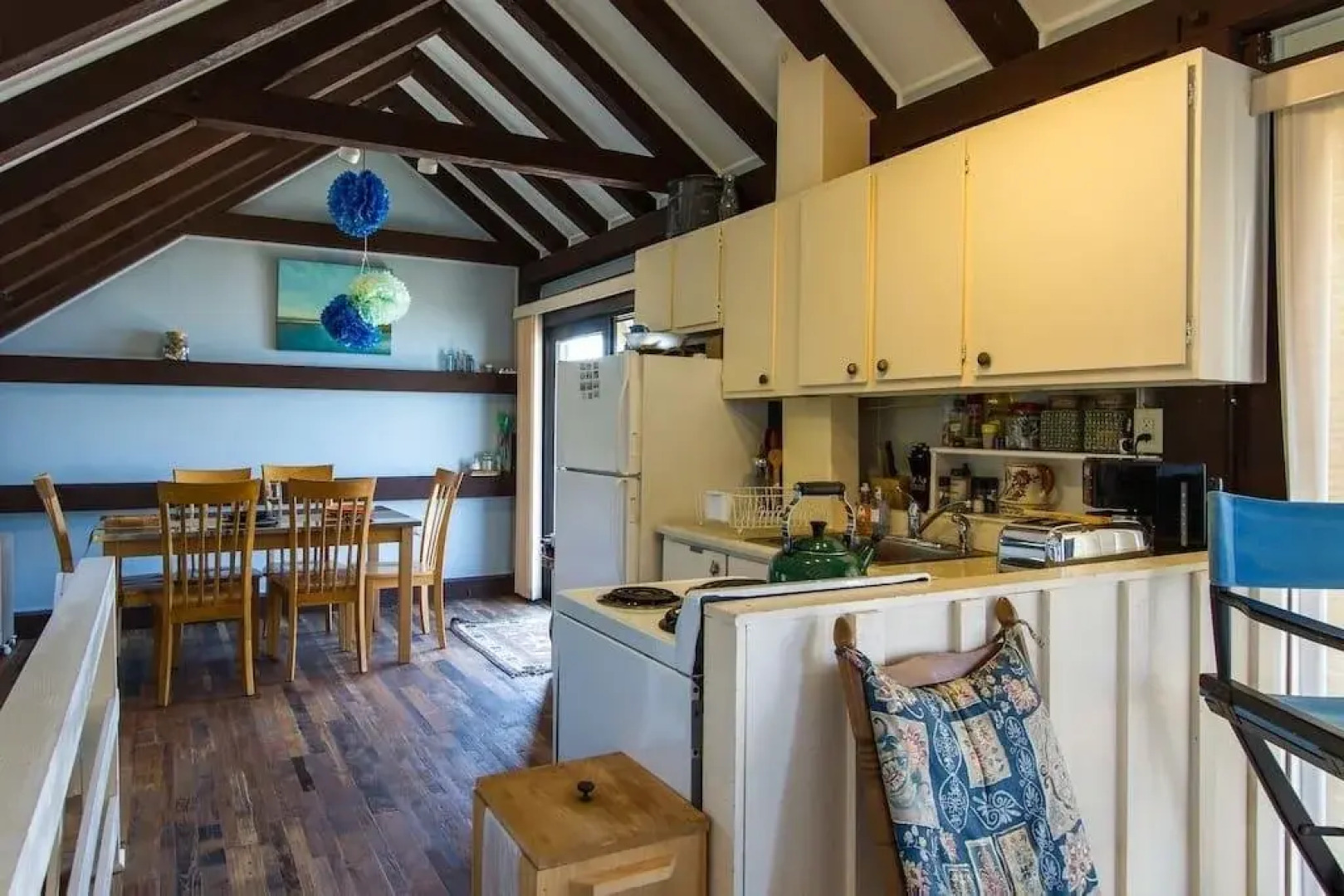 Spectacular Waterfront Cottage