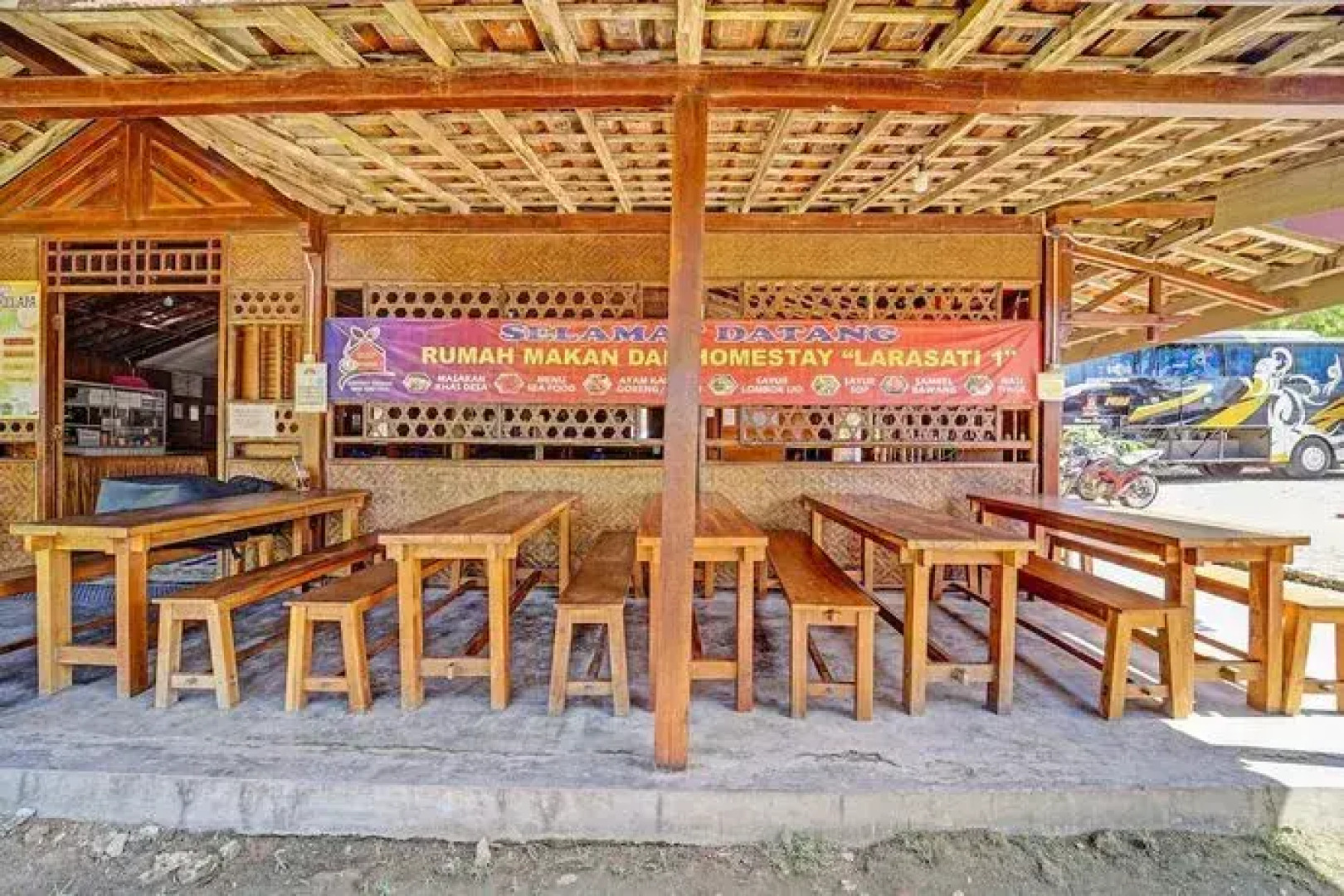 OYO Life 91201 Larasati Homestay Pantai Klayar