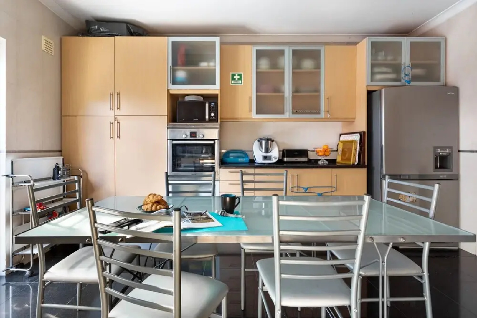 ALTIDO Stunning 4-BR house w/Private Yard in Estoril